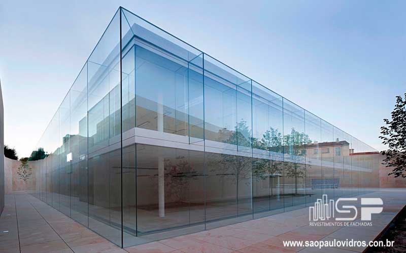 Fachada Pele de Vidro em Mutum MG