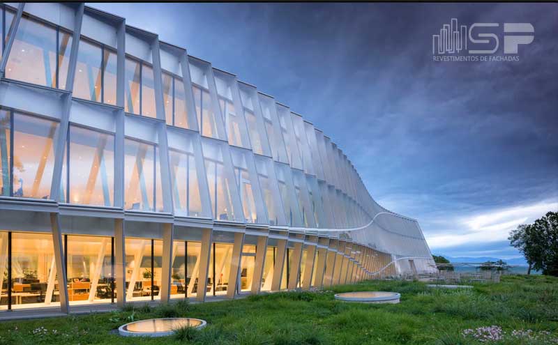 Fachada Pele de Vidro em Sao Miguel